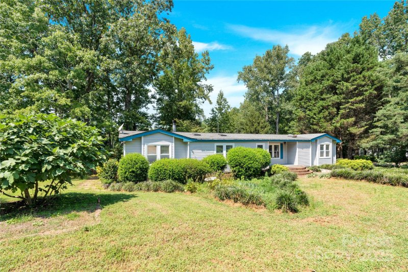 Property image 2 of 985 Sentinal Oaks Drive in Southwoods, Clover, SC 29710