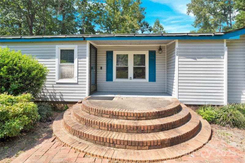 Property image 3 of 985 Sentinal Oaks Drive in Southwoods, Clover, SC 29710