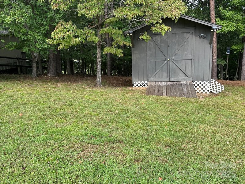 Property image 4 of 117 Cardinal Avenue in Badin Shores Resort, New London, NC 28127