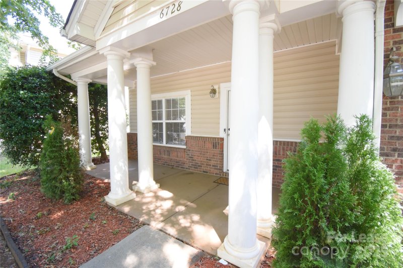 Property image 2 of 6728 Evanton Loch Road in Berewick, Charlotte, NC 28278