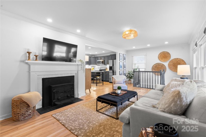 Property image 2 at 5128 Valley Stream Road, Charlotte, NC 28209