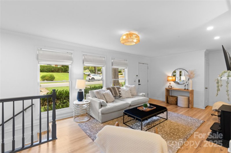 Property image 4 at 5128 Valley Stream Road, Charlotte, NC 28209