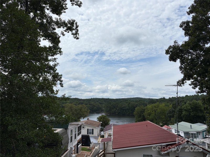 Property image 2 of 162 Dogwood Circle in Badin Shores Resort, New London, NC 28127