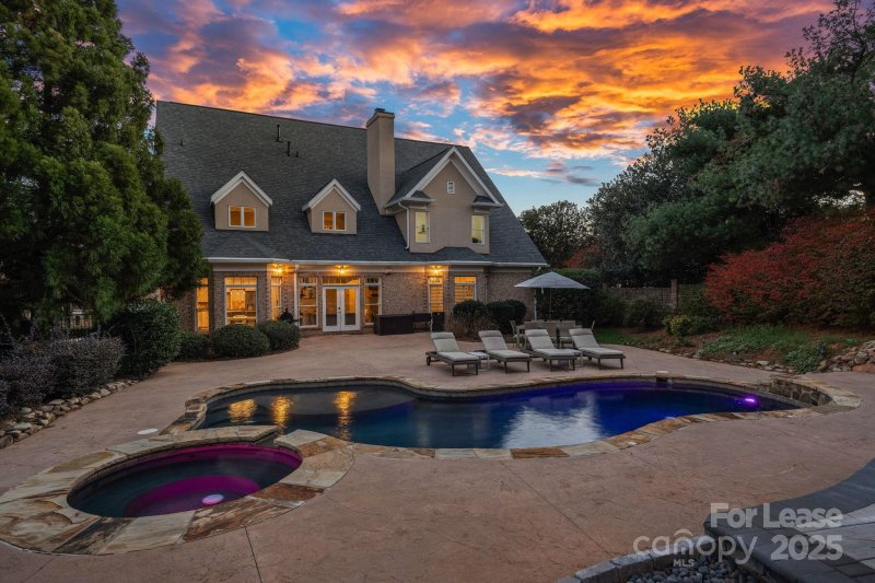 18823 Peninsula Cove Lane