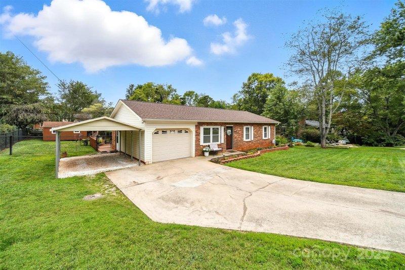 Property image 2 of 5647 Valley Field Road in Homestead, Hickory, NC 28602