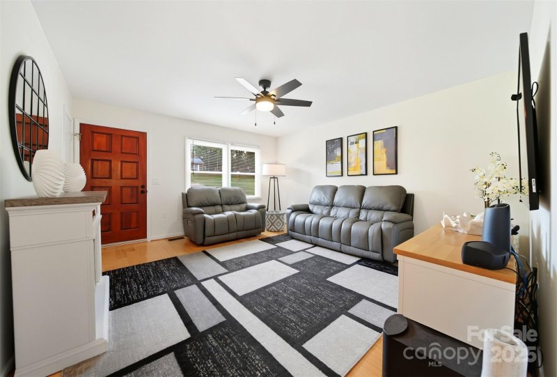 Property image 3 of 5647 Valley Field Road in Homestead, Hickory, NC 28602