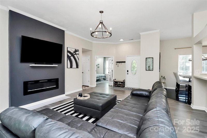 Property image 3 of 10101 White Cascade Drive in Winchester, Charlotte, NC 28269