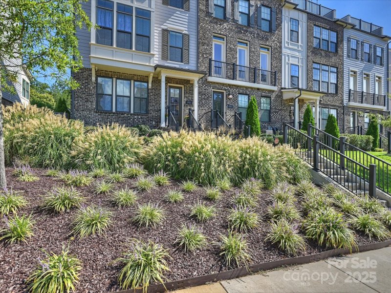 Property image 3 of 2521 Kenmore Avenue in Elizabeth Glen, Charlotte, NC 28204