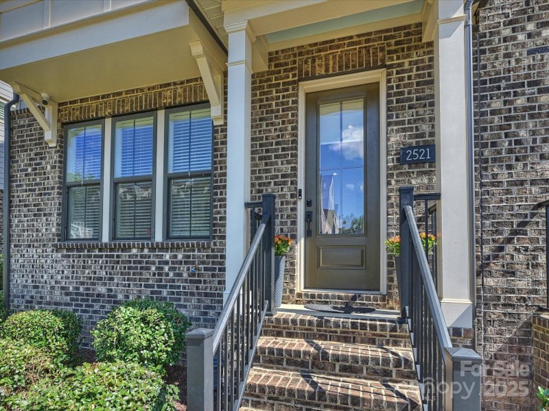 Property image 4 of 2521 Kenmore Avenue in Elizabeth Glen, Charlotte, NC 28204