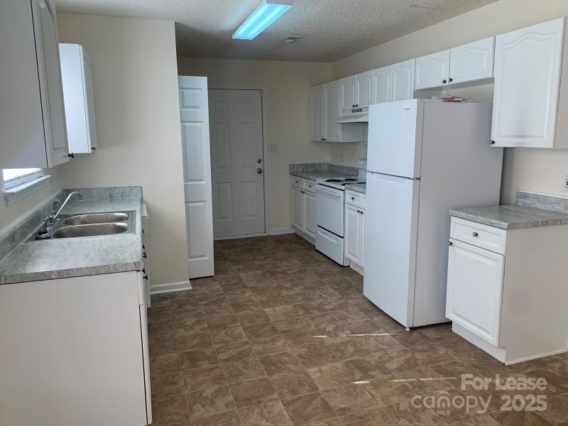 Property image 3 of 3215 Irwin Valley Court in Thompson Glen, Charlotte, NC 28269