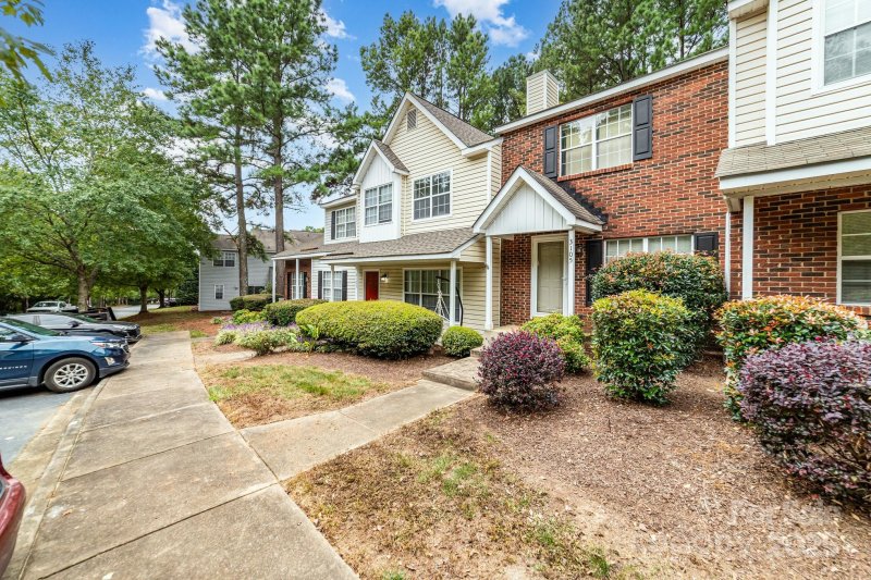 Property image 2 at 3105 Summercroft Lane, Charlotte, NC 28269