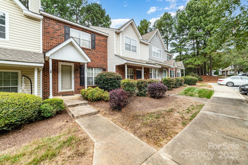 Property image 3 at 3105 Summercroft Lane, Charlotte, NC 28269