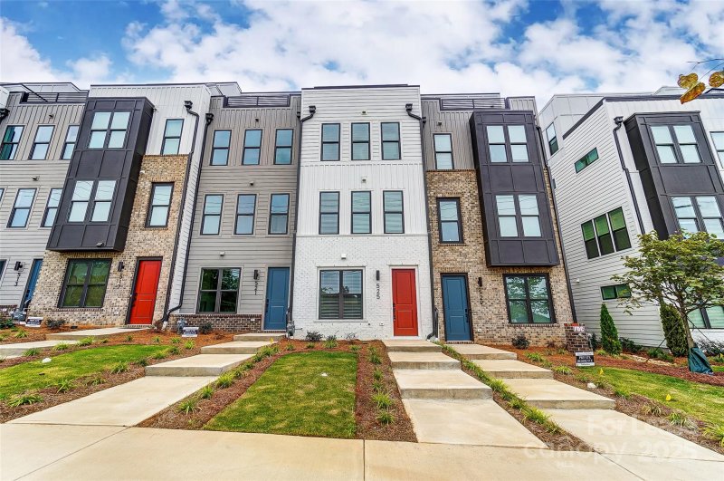 Property image 2 of 525 W Tremont Avenue in Tremont Station, Charlotte, NC 28203