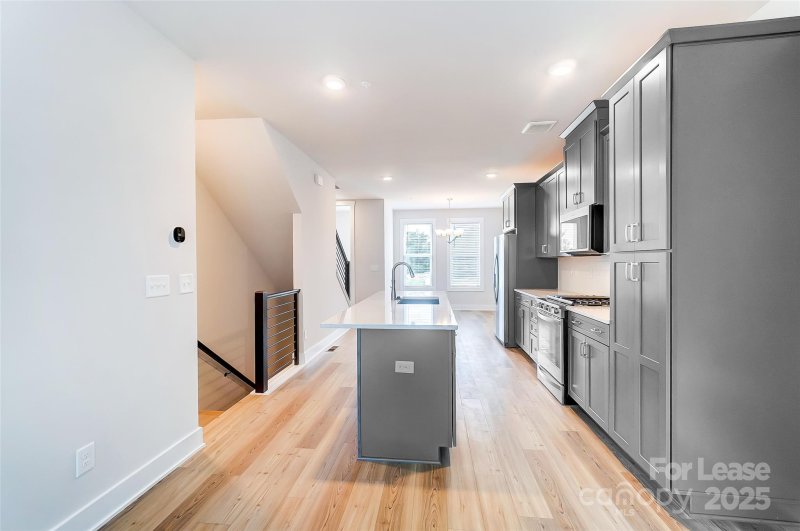 Property image 4 of 525 W Tremont Avenue in Tremont Station, Charlotte, NC 28203