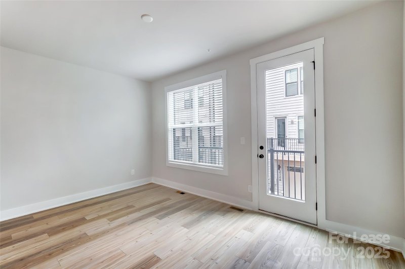 Property image 5 of 525 W Tremont Avenue in Tremont Station, Charlotte, NC 28203