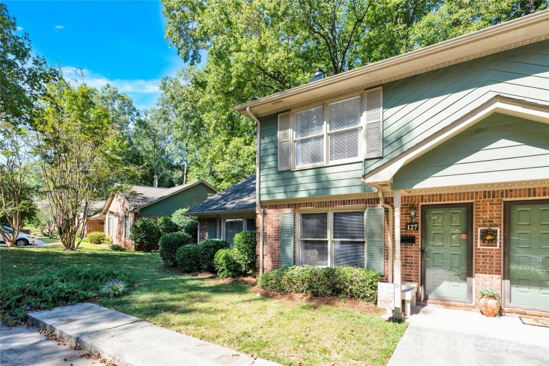 Property image 3 of 127 Phil Court in Ashebrook Villas, Fort Mill, SC 29715