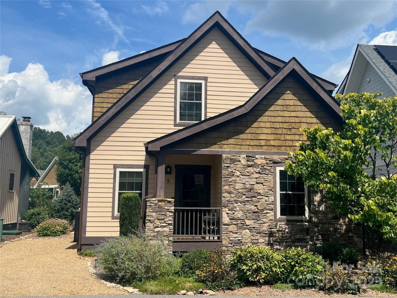 The Villages At Crest Mountain, Asheville Community