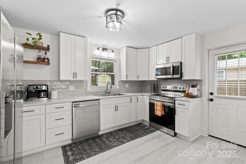 Property image 3 at 2809 Arnold Drive, Charlotte, NC 28205