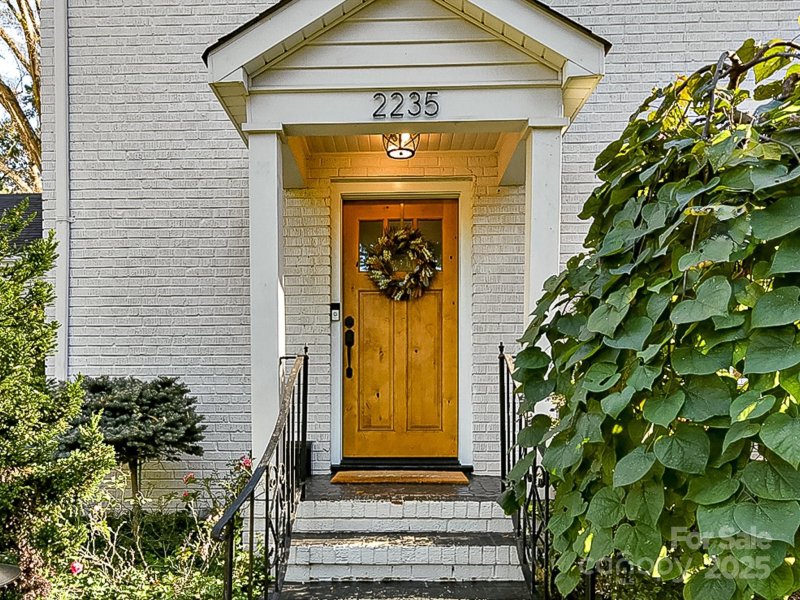 Property image 2 of 2235 Providence Road in Eastover, Charlotte, NC 28211