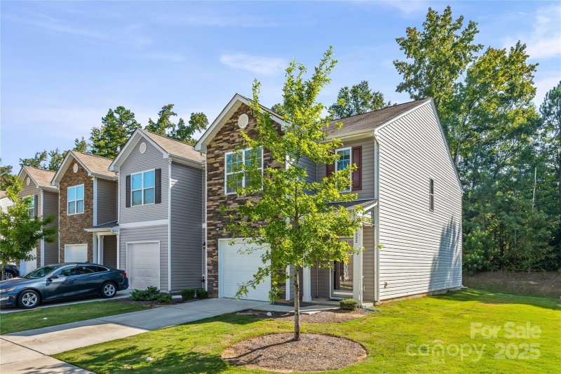 Property image 3 of 6022 Guildford Hill Lane in Guildford Townhomes, Charlotte, NC 28215