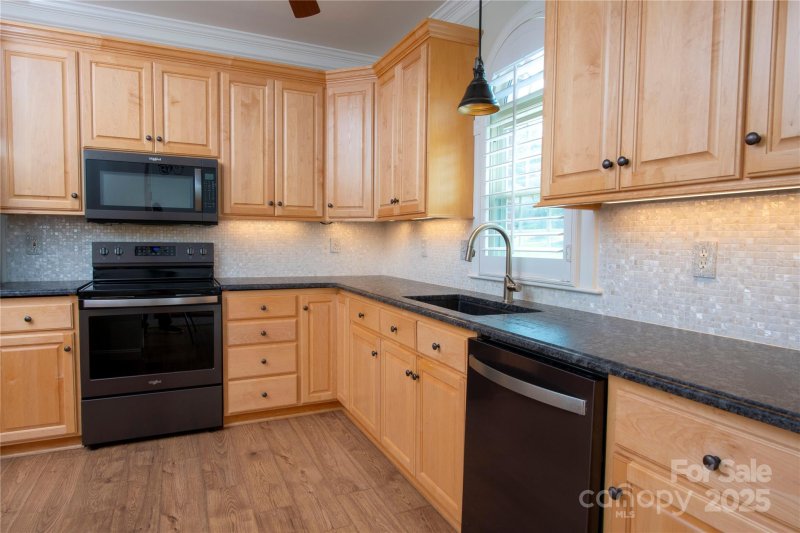 Property image 4 of 649 Camrose Circle in Oakleaf, Concord, NC 28025