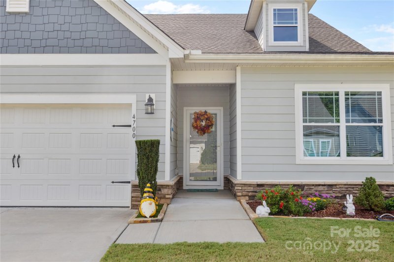 Property image 2 of 4700 Walking Path Drive in Grove Manor, Waxhaw, NC 28173