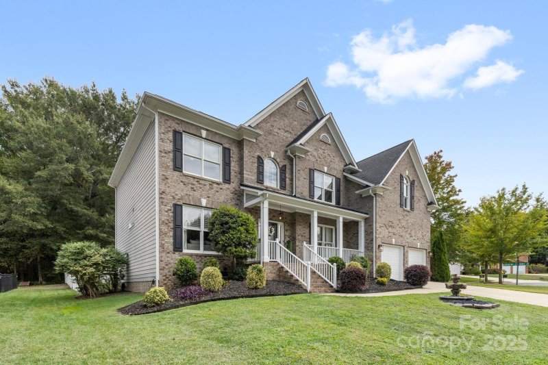 Property image 2 of 10304 Squires Way in Weatherstone Manor, Cornelius, NC 28031