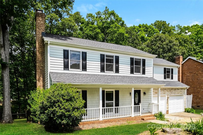 Property image 2 of 2331 Hunters Bluff Drive in Brightmoor, Matthews, NC 28105