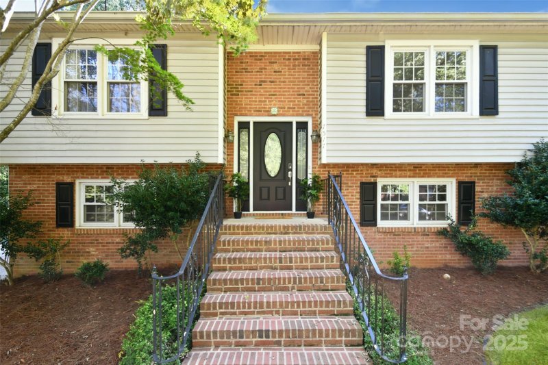 Property image 3 of 7517 Cornwallis Lane in Heritage Woods East, Charlotte, NC 28270