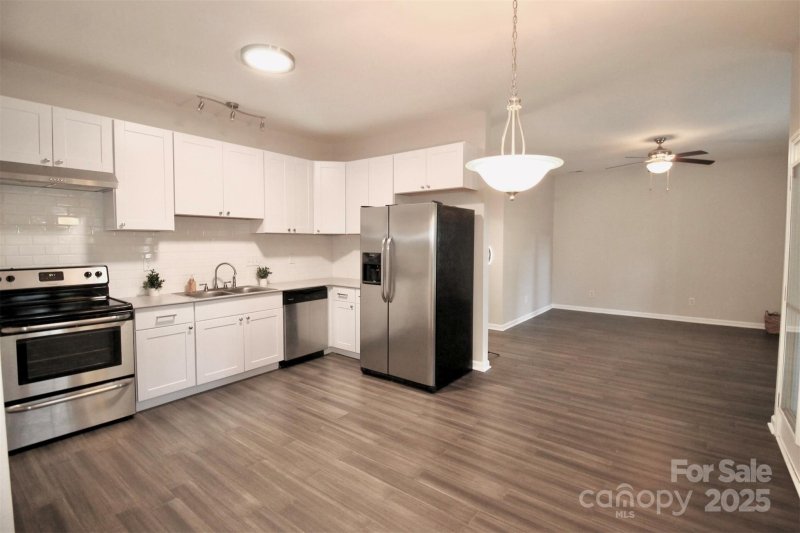 Property image 4 of 11613 Truan Lane in Heritage Green, Cornelius, NC 28031