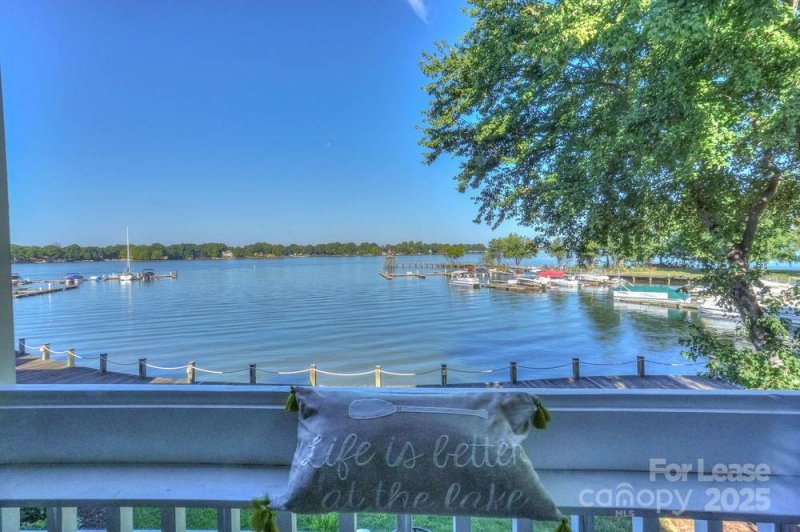 Property image 3 of 871 Southwest Drive in Davidson Landing, Davidson, NC 28036