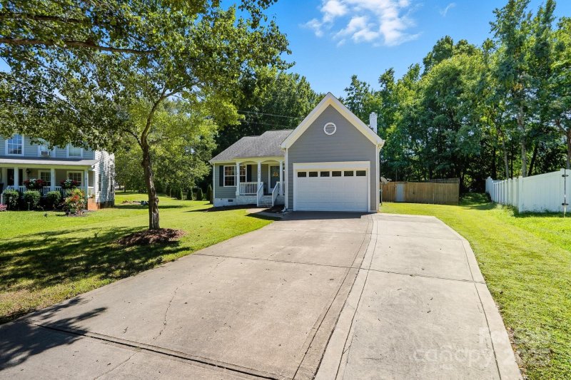 Property image 2 of 13515 Silver King Court in Harvest Pointe, Huntersville, NC 28078
