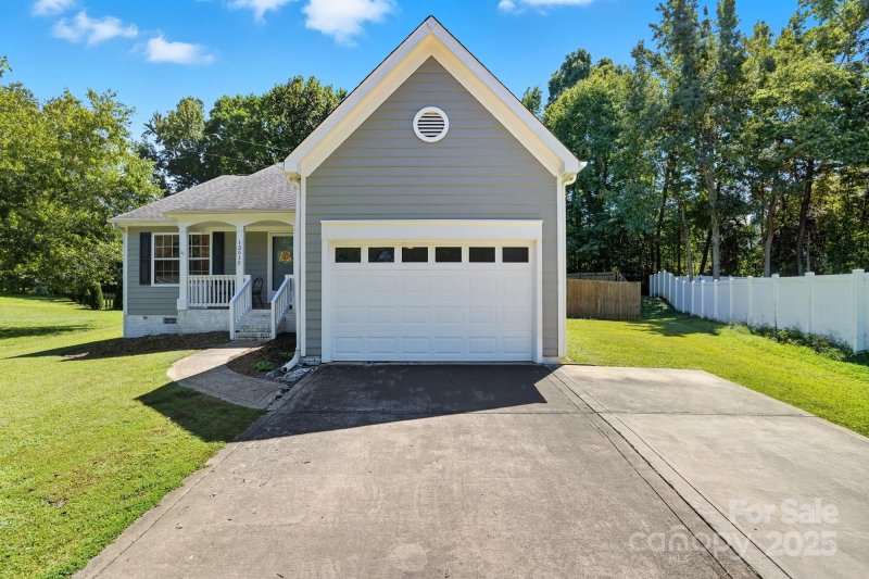 Property image 3 of 13515 Silver King Court in Harvest Pointe, Huntersville, NC 28078