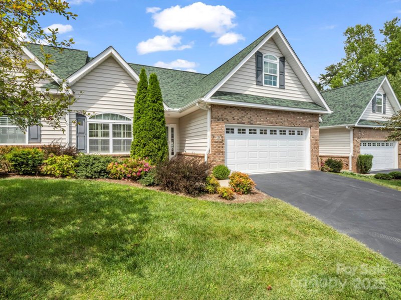 Property image 2 of 89 Victoria Park Drive in Park Place, Hendersonville, NC 28792