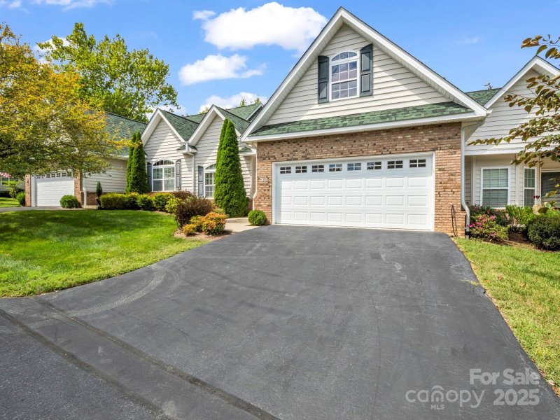 Property image 3 of 89 Victoria Park Drive in Park Place, Hendersonville, NC 28792