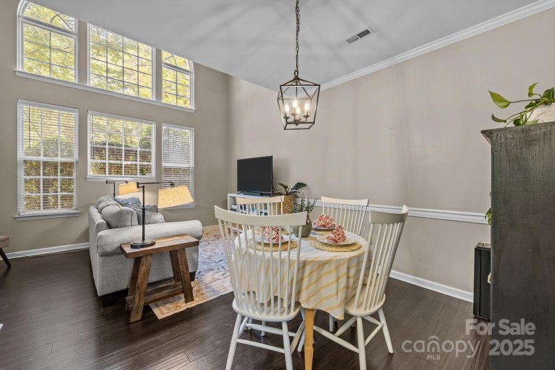 Property image 2 of 1241 E Woodlawn Road in Madison Glen, Charlotte, NC 28209