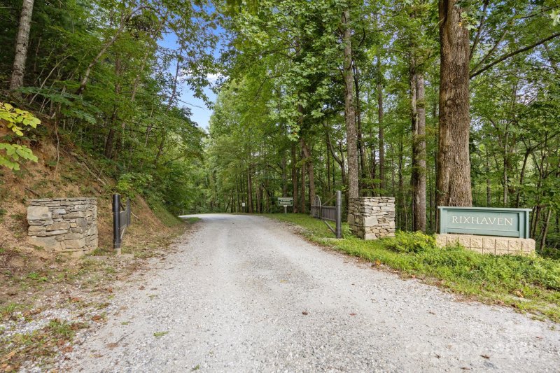 Property image 5 of 1 Rixhaven Drive in RIXHAVEN, Saluda, NC 28773