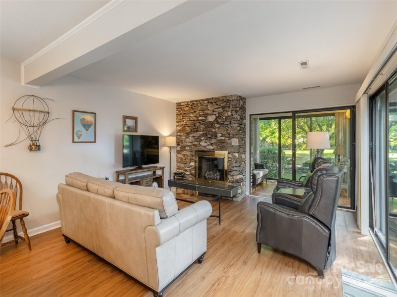 Property image 5 at 2 Lakemoor Lane, Hendersonville, NC 28739