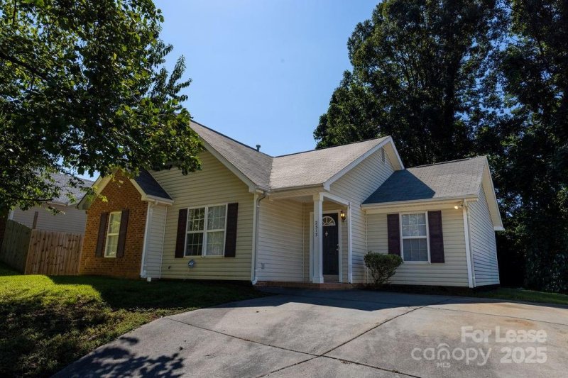 Property image 2 of 2513 Hemby Woods Drive in Hemby Woods, Charlotte, NC 28262