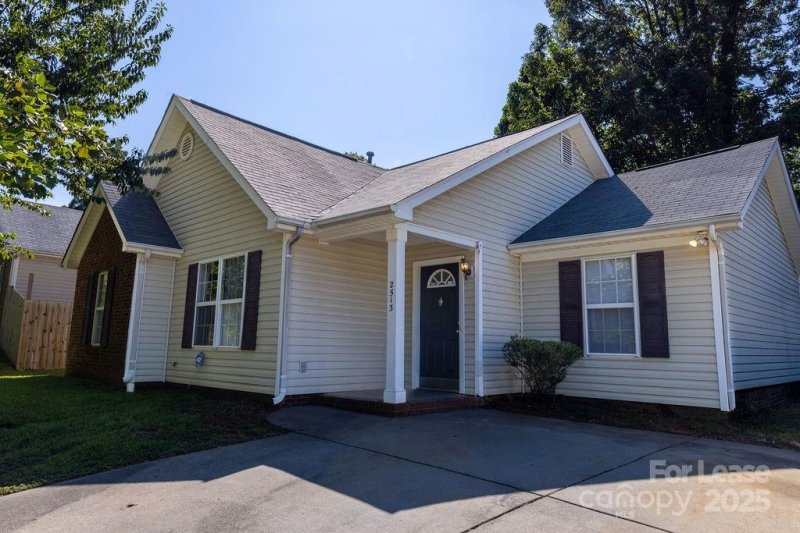 Property image 5 of 2513 Hemby Woods Drive in Hemby Woods, Charlotte, NC 28262