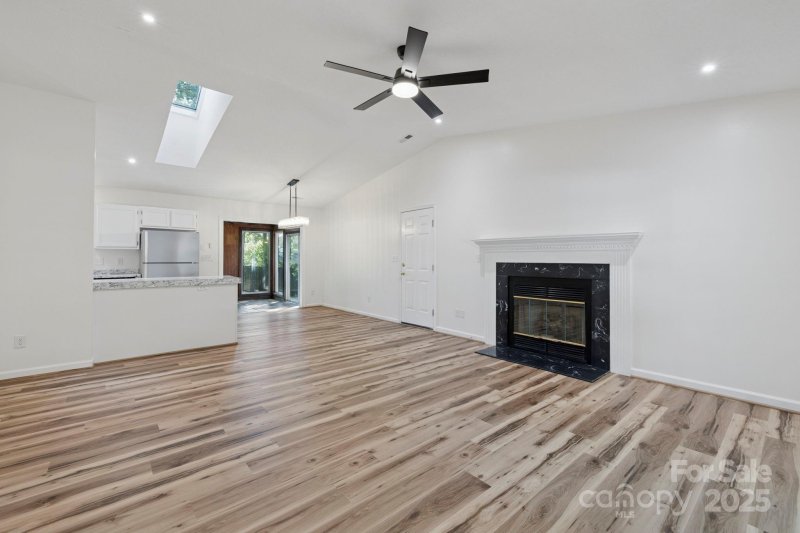 Property image 5 of 208 Southwood Court in Southchase, Fletcher, NC 28732