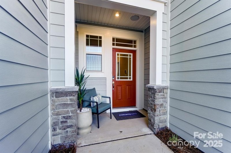 Property image 4 of 327 Laura Elizabeth Lane in Arbor Chase, Clover, SC 29710