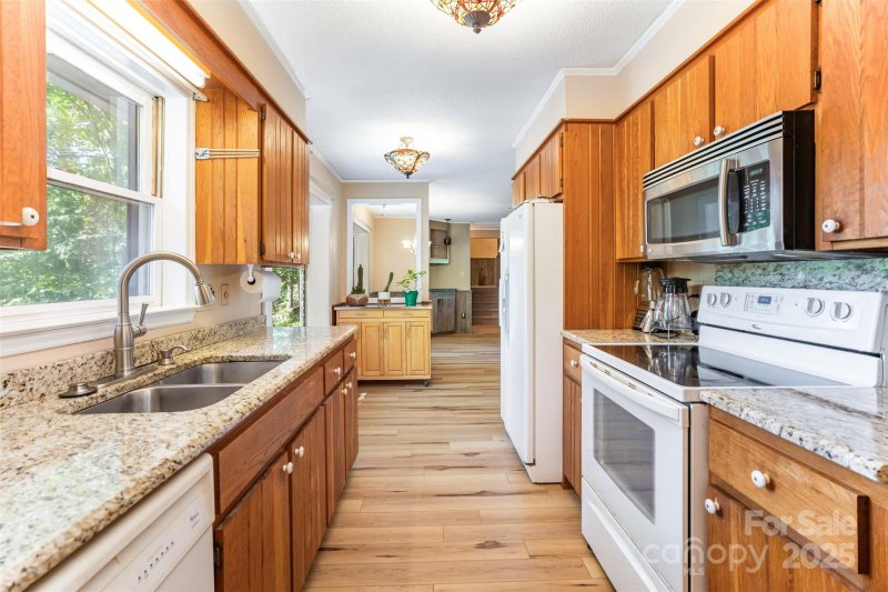 Property image 2 of 531 Whittington Place in Berkshire Hills, Statesville, NC 28677