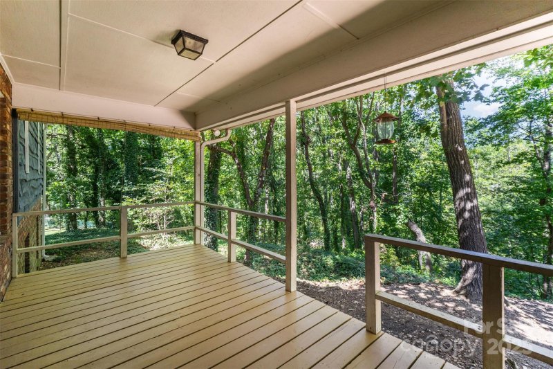 Property image 5 of 531 Whittington Place in Berkshire Hills, Statesville, NC 28677