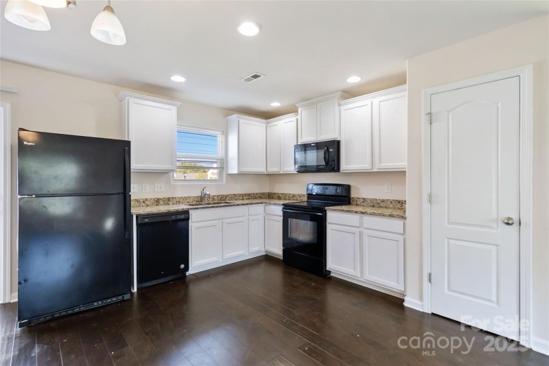 Property image 3 of 12107 Brittondale Lane in Kingstree, Charlotte, NC 28215