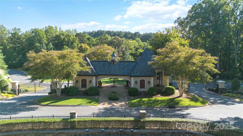 Property image 3 of 2112 Wood Clough Court in Reflection Pointe, Belmont, NC 28012