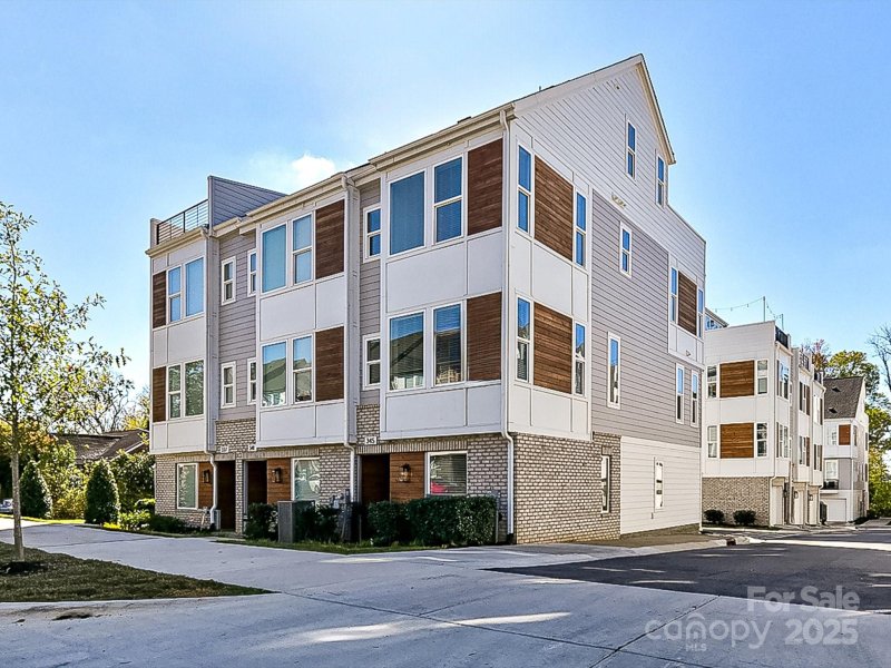 LOSO Terraces, Charlotte Community