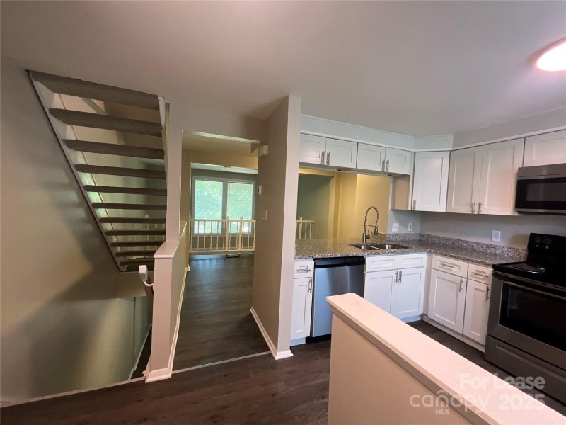 Property image 2 of 7305 Pebblestone Drive in Waterford, Charlotte, NC 28212