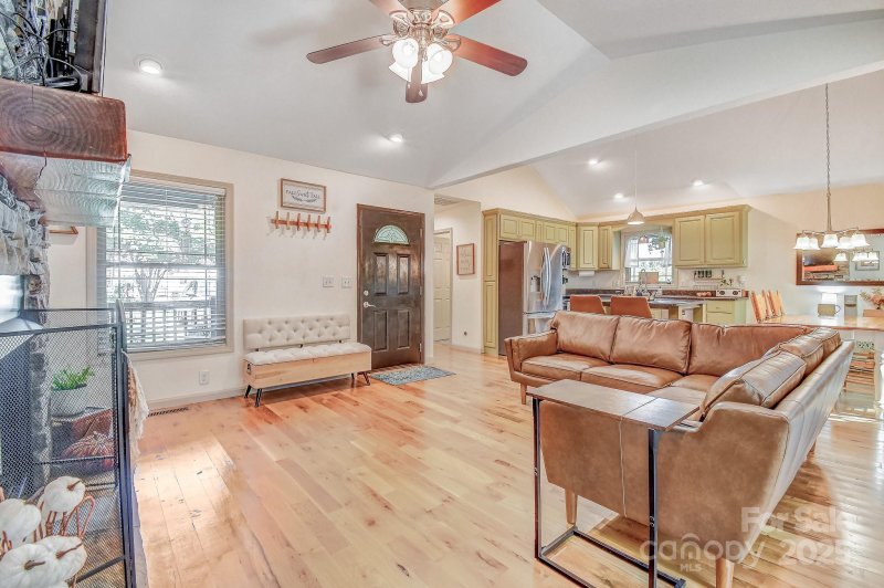 Property image 4 of 399 Hunters Ridge Road in Hunters Ridge, Mills River, NC 28759