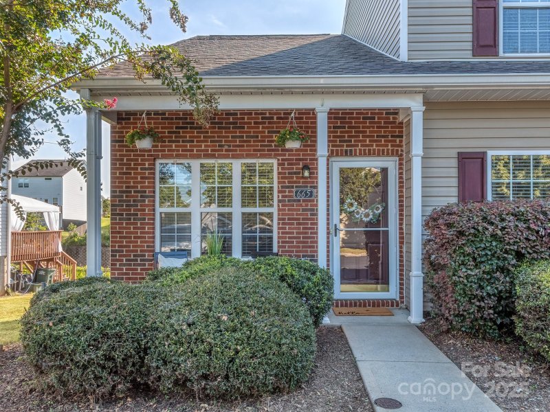 Property image 2 of 665 Rock Lake Glen in Cole Creek, Fort Mill, SC 29715